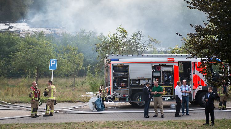 Die Halle brannte vollständig nieder. Verletzt wurde niemand. 