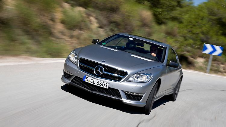 571 PS und 900 Newtonmeter Drehmoment: Der CL 63 von AMG ist mit seinem bärenstarken V8-Motor auf Sport ausgelegt.