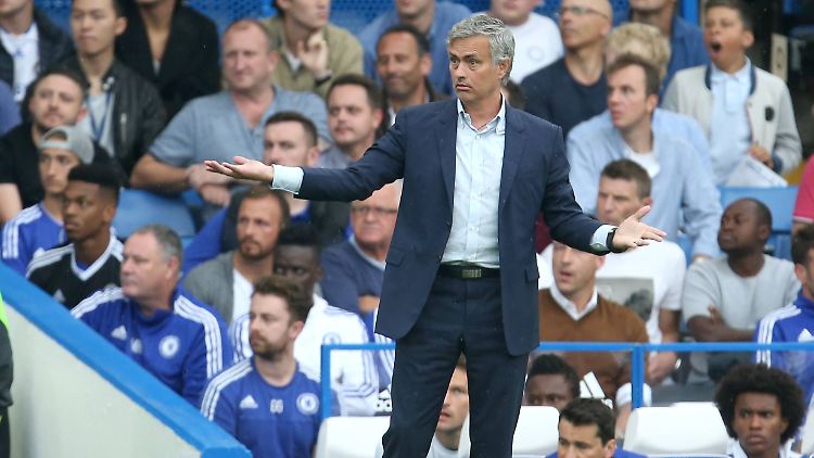 José Mourinho ist mit der Leistung seiner Spieler so gar nicht einverstanden.