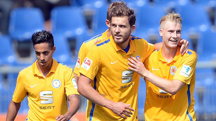 Eintracht Braunschweig feierte nach durchwachsenem Saisonstart gegen Karlsruhe ein Schützenfest.