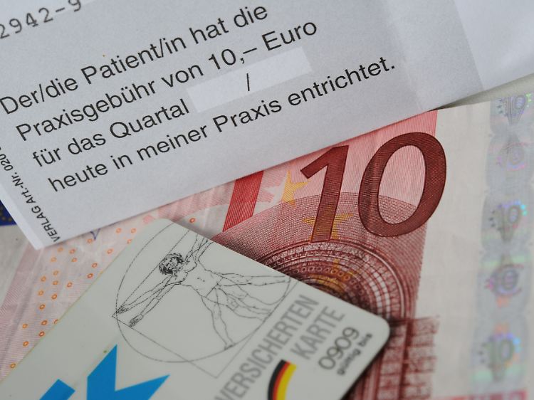 Die Versicherten haben sich an die Zahlung gewöhnt, lästig ist sie dennoch.
