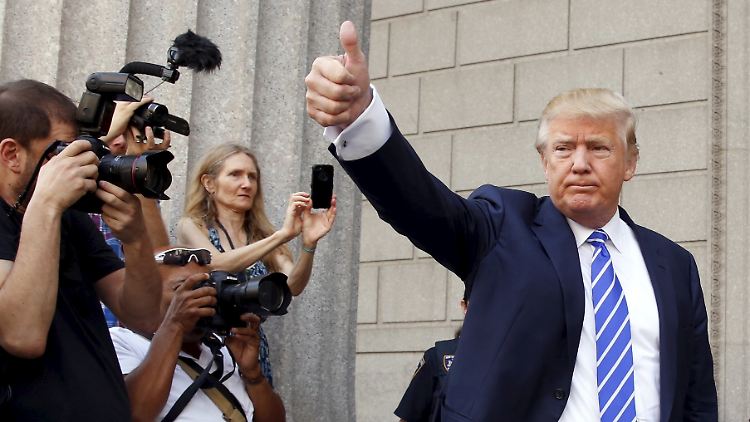 Liebt die Siegerpose: Milliardär Donald Trump. Ob er auch in der Slowakei investiert hat?
