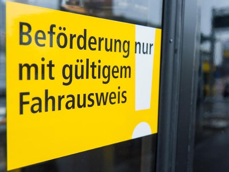Wer keinen gültigen Fahrausweis vorweisen kann, ist manchmal auch unfreiwillig zum Schwarzfahrer geworden. Streikt etwa der Automat, muss der Fahrgast das nachweisen.