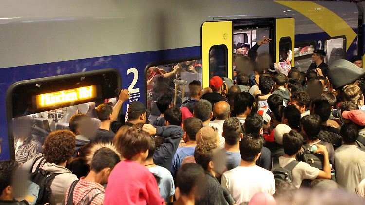 Von Salzburg aus geht es für viele Flüchtlinge Richtung München. In Österreich bleiben wollen sie nicht.
