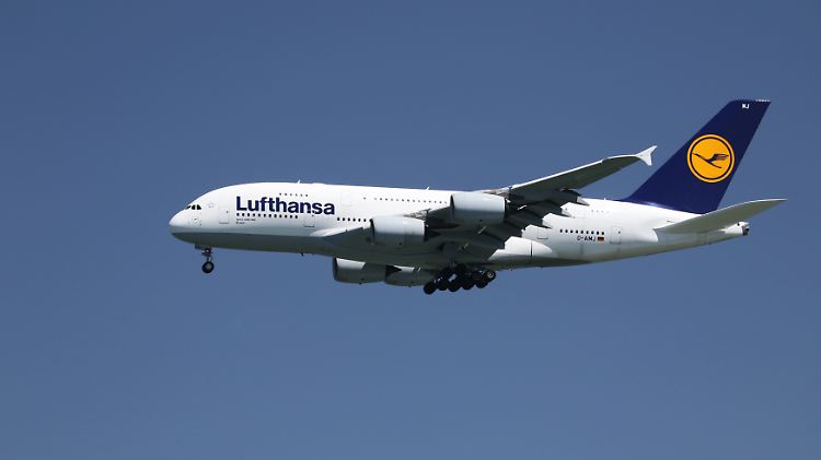 Fliegt nur, wenn vorne nicht gestreikt wird: Eine A380 der Lufthansa.
