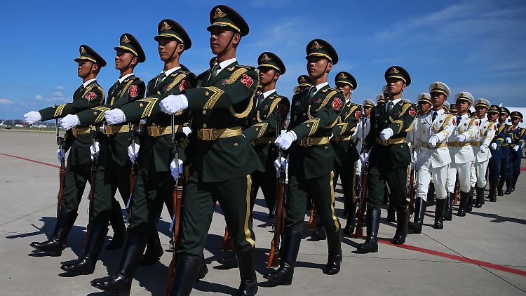 Zu der geplanten gigantischen Militärparade passen keine Kursverluste. 