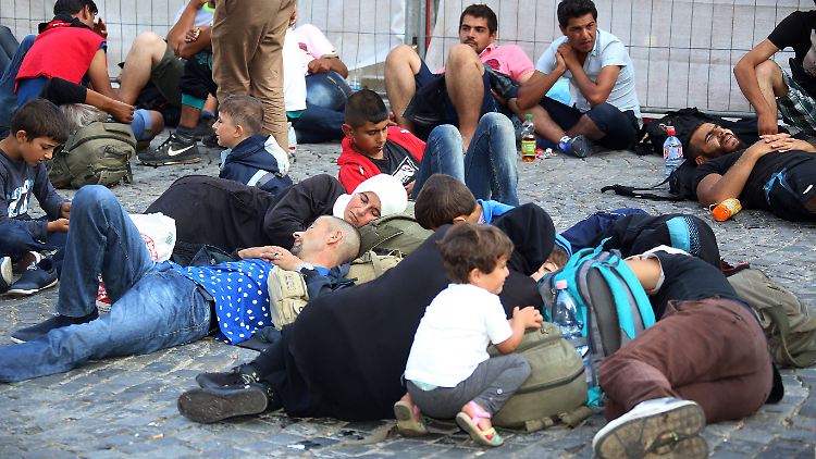 Viele Flüchtlinge schlafen in Budapest auf der Straße.