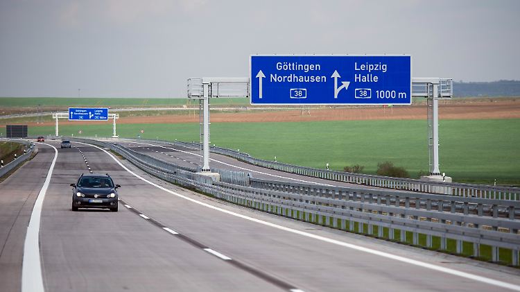 Quer durch den Freistaat Thüringen heißt es: "Freie Fahrt für freie Bürger" (Blick auf die A71 zwischen dem Autobahnkreuz Südharz in Sachsen-Anhalt und der Anschlussstelle Heldrungen).