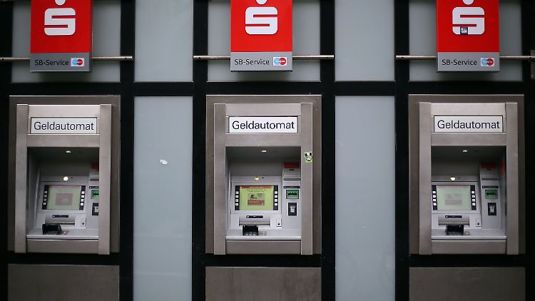 Gleich in fünf Bundesländern sind alle Sparkassenautomaten ausgefallen.