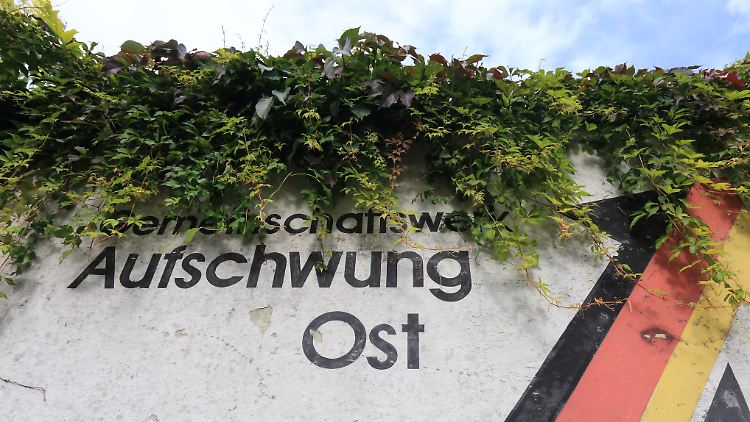 Pro Kopf gerechnet bleibt die Wirtschaftsleistung im Osten laut Ragnitz noch immer unter Westniveau.