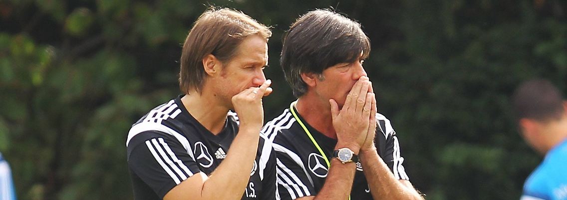 Platz drei ist doch auch ganz gut: Bundestrainer Joachim Löw und Thomas Schneider, sein Assistent.
