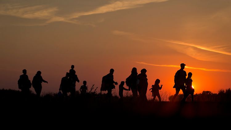 Flüchtlinge auf dem Weg durch Ungarn.