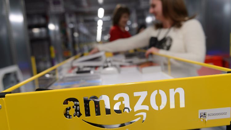 Amazon stellt für das Weihnachtsgeschäft zusätzliche Saisonarbeitskräfte ein. 