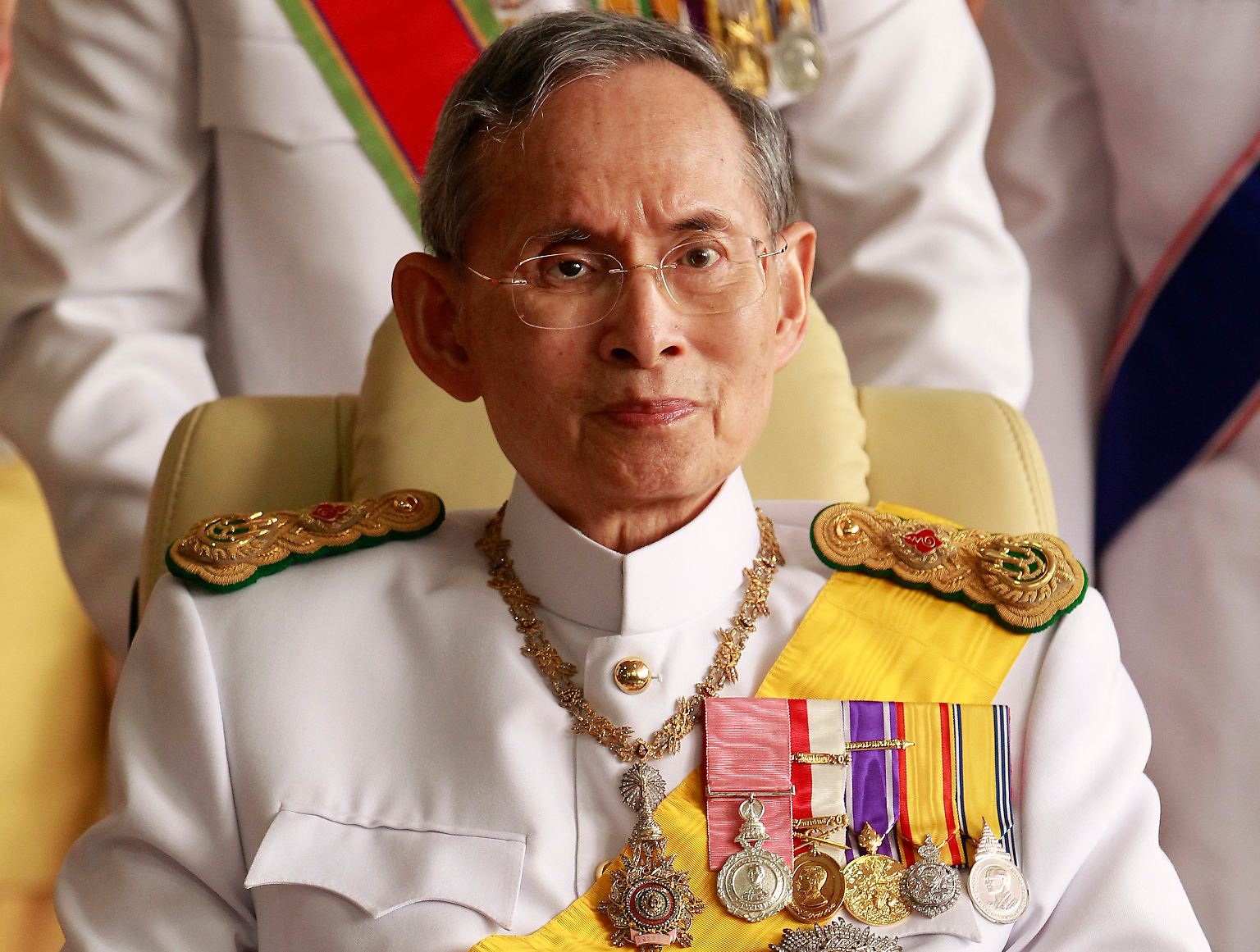 Bhumibol Adulyadej, der König von Thailand, bestieg am 9. Juni 1946 nach dem mysteriösen Tod seines Bruders den Thron. Damit führt er die Rangliste der am längsten amtierenden Monarchen der Welt an.