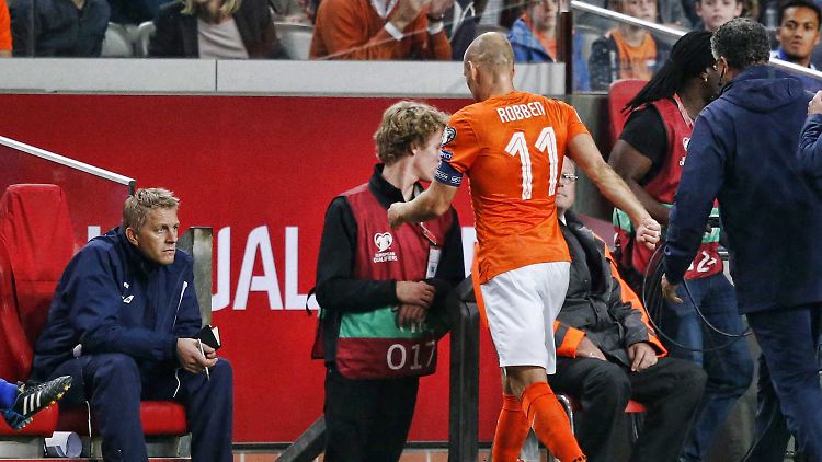 Trauriger Abgang: Arjen Robben muss wegen einer Muskelverletzung mehrere Wochen zuschauen.