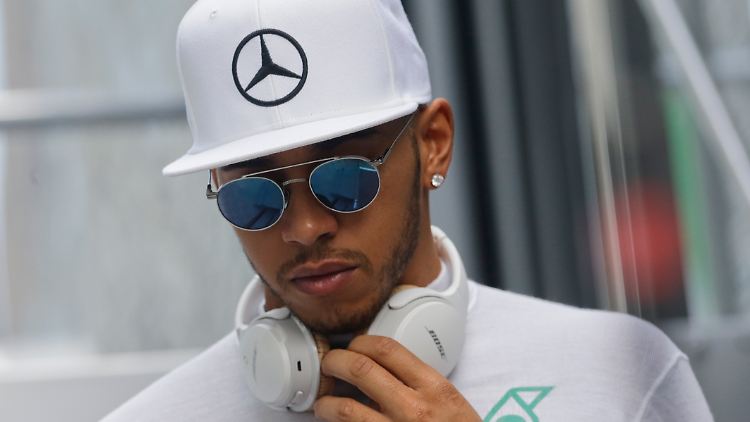 HipHop, R'n'B und Herzschmerz hat er drauf, der Lewis. Nur bei Christmas-Songs muss er passen. 