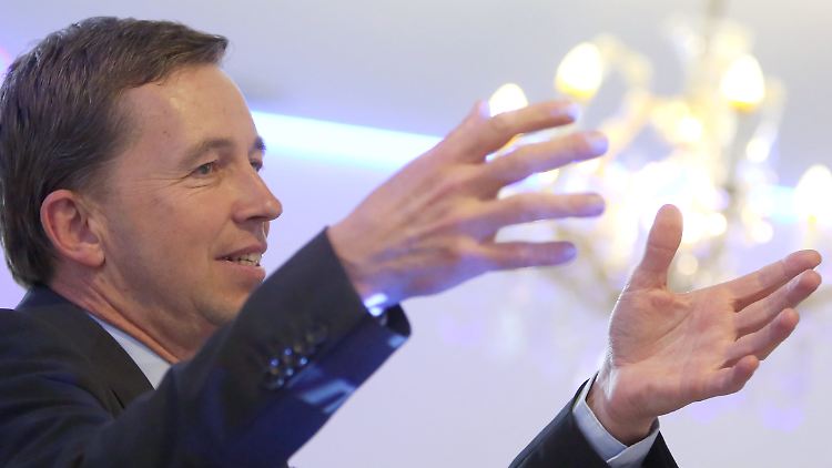 Lucke hat seine eigenen Vorstellungen von Flüchtlingspolitik.