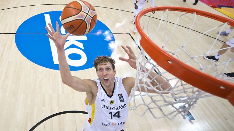 Dirk Nowitzki und seine DBB-Kollegen hatten gegen die Isländer mehr Probleme als erwartet.