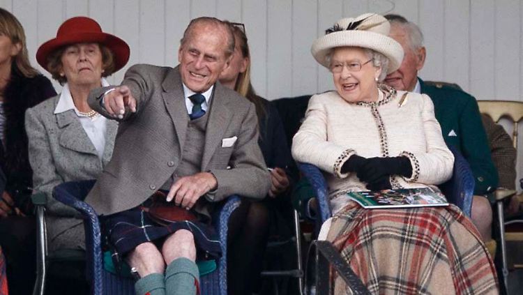 Amused: Queen Elizabeth II. und Prinz Philip bei den Highland Games 2014.