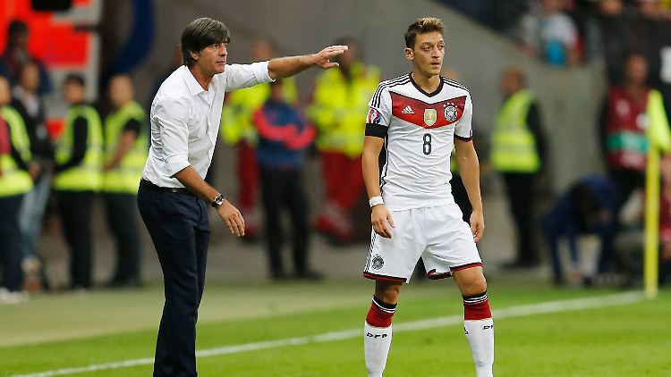 Deutschlands Fußball-Chefdirigent Joachim Löw wird von seinem Orchester wieder erhört.
