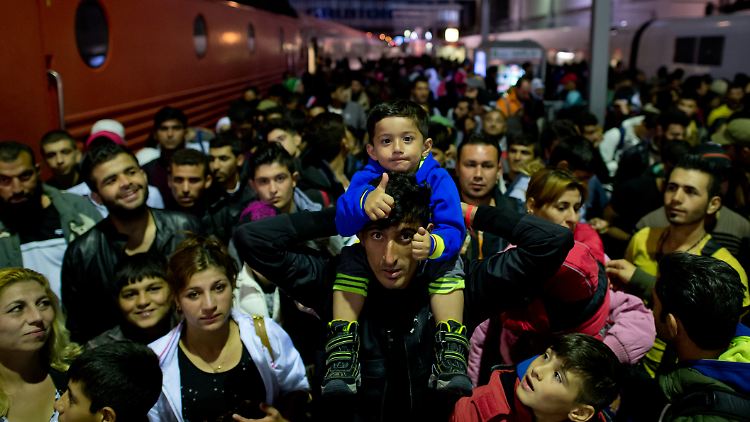 Am Münchner Bahnhof sollen im Laufe des Tages weitere 11.000 Flüchtlinge ankommen.
