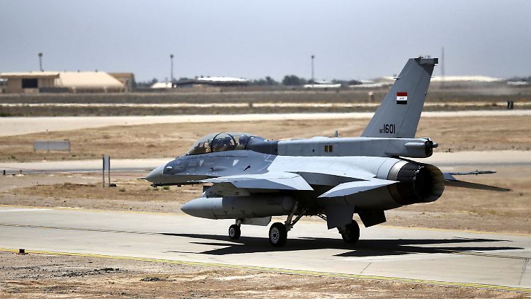 Eine der ersten Maschinen für den Irak. Doppelsitzer werden meistens für Trainingszwecke eingesetzt, Einsitzer fliegen die Angriffe. 