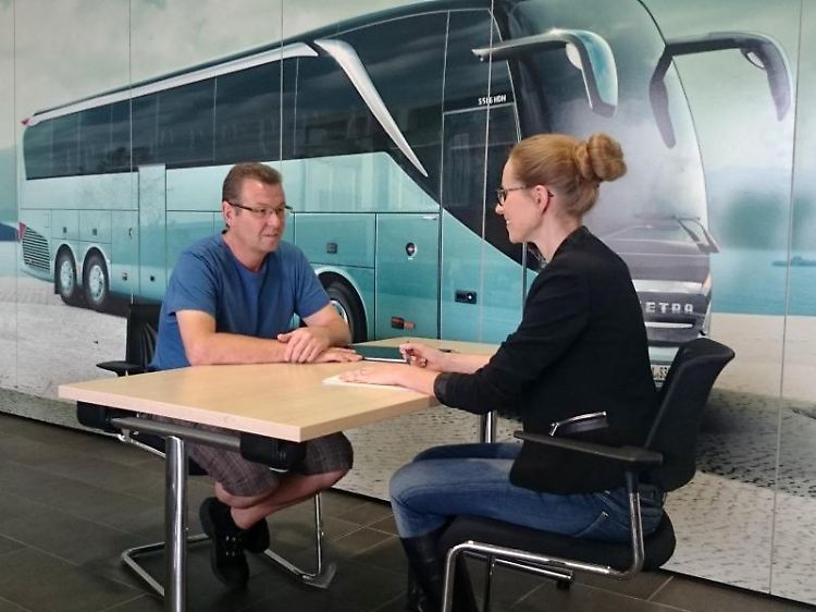 Alexander Kreidel bei einem Gespräch im Rahmen des betrieblichen Eingliederungsmanagements bei seinem Arbeitgeber EvoBus.