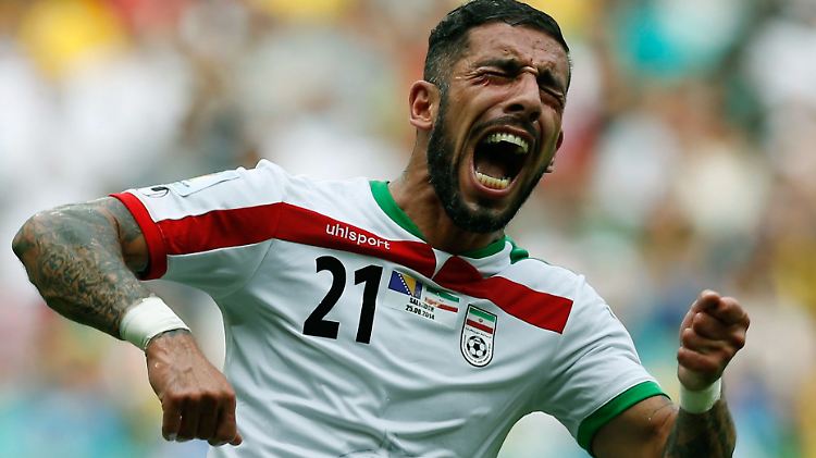 Ashkan Dejagah hat tättowierte Unterarme. Das sieht man im iranischen Fußballverband nicht gerne.