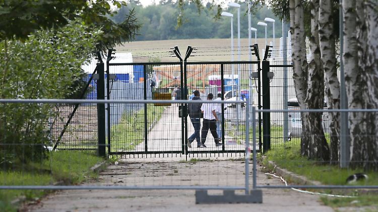 Alles soll schneller werden: Aufnahme, Verteilung und Abschiebung von Asylbewerbern.