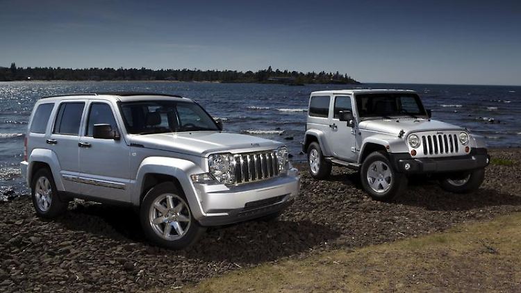 Jeep bietet für den Cherokee (links) und den Wrangler sparsamere 2,8-Liter-Diesel an.