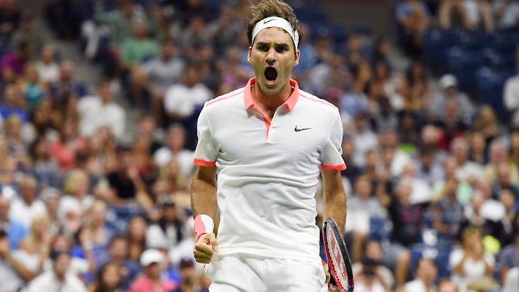 Roger Federer besiegt John Isner bei den US Open nach 2:39 Stunden und zieht ins Viertelfinale ein.