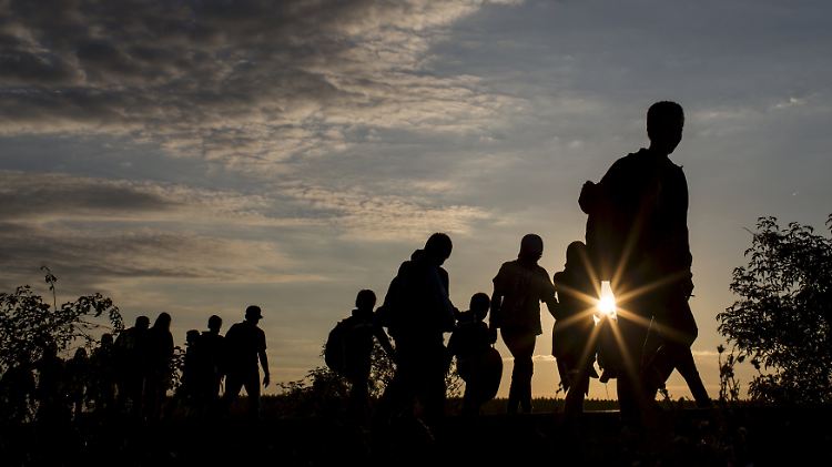 2015-09-08T172811Z_1453200456_GF10000197813_RTRMADP_3_EUROPE-MIGRANTS-HUNGARY.JPG695506168759730654.jpg