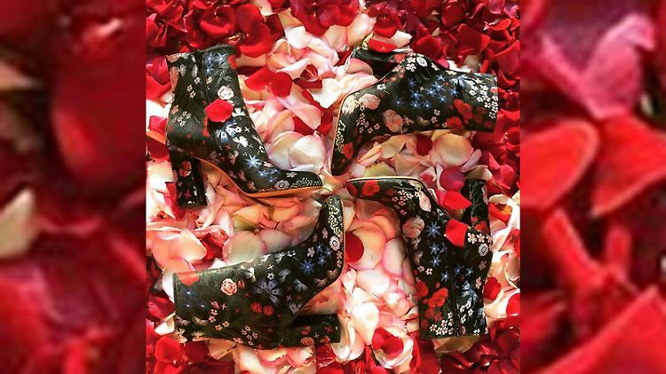 Das Modelabel Valentino wollte Schuhe präsentieren, doch Instagram-Nutzer erkannten in dem Bild ein Nazi-Symbol.