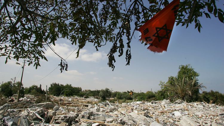 Privathäuser wurden von Israel zerstört, öffentliche Gebäude stehengelassen. Viele Gewächshäuser der Siedler werden heute von Palästinensern genutzt.
