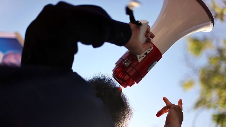 Salafisten versuchen vor allem jugendliche Flüchtlinge für ihre Bewegung zu gewinnen.