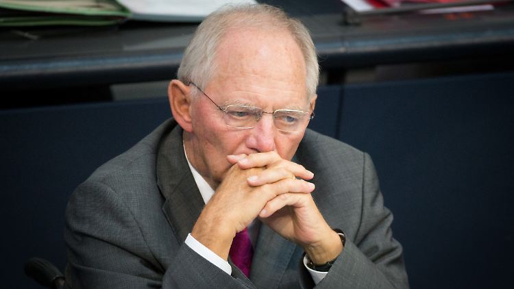 Seine geliebte schwarze Null wird es nach der aktuellen Einschätzung 2016 nicht geben.