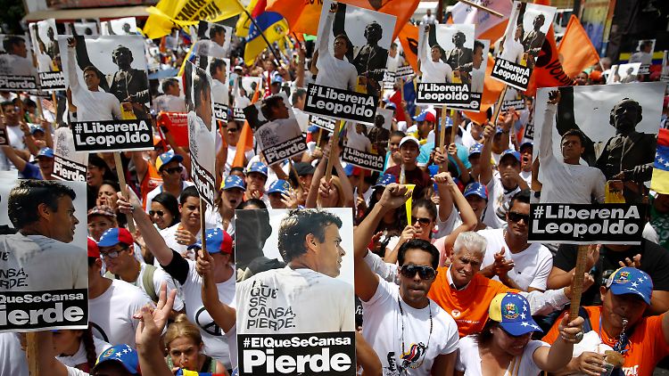 Nach seiner Verhaftung im vergangenen Jahre protestierten Anhänger von Leopoldo López auf der Straße.