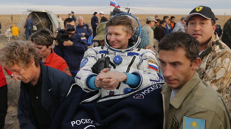 Kosmonaut Gennadi Padalka stellt einen neuen Aufenthaltsrekord im All auf.