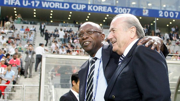 Jack Warner und Joseph Blatter beim U17-WM-Finale in Korea.