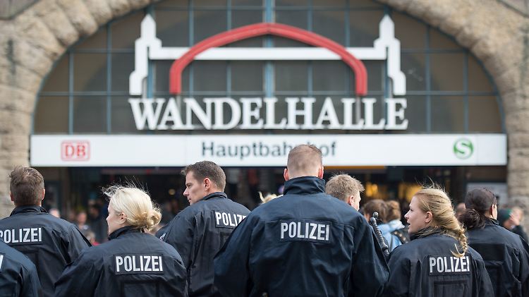 Angespannte Stimmung in Hamburg: Eine friedliche Protestkundgebung eskaliert.