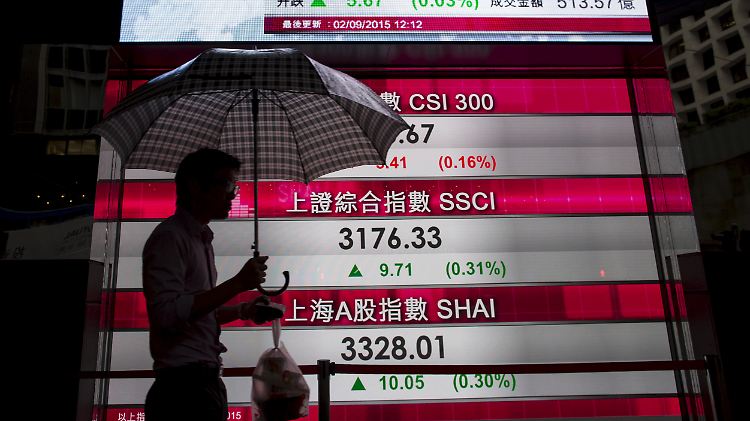 Anzeigetafel der Börse in Hongkong.