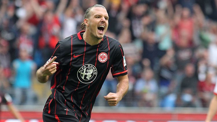 Er kam wieder und traf sofort dreimal: Alex Meier, Torschützenkönig von Eintracht Frankfurt.