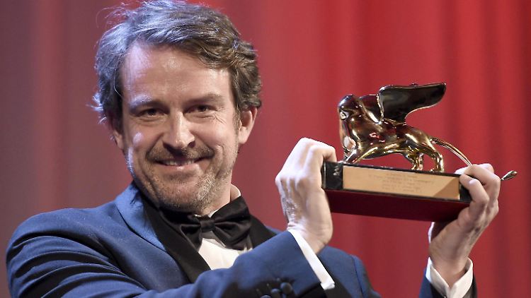 Der venezolanische Regisseur Lorenzo Vigas wird in Venedig für "Desde allá" mit dem Hauptpreis geehrt.