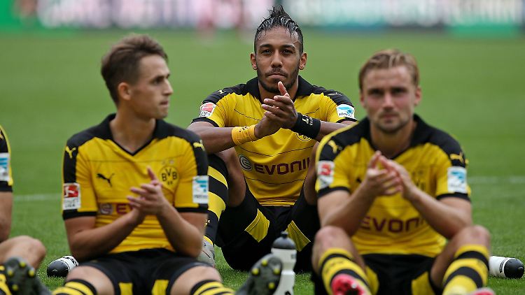 Da geht doch noch mehr, oder? Die Dortmunder Adnan Januzaj, Pierre-Emerick Aubameyang und Marcel Schmelzer.