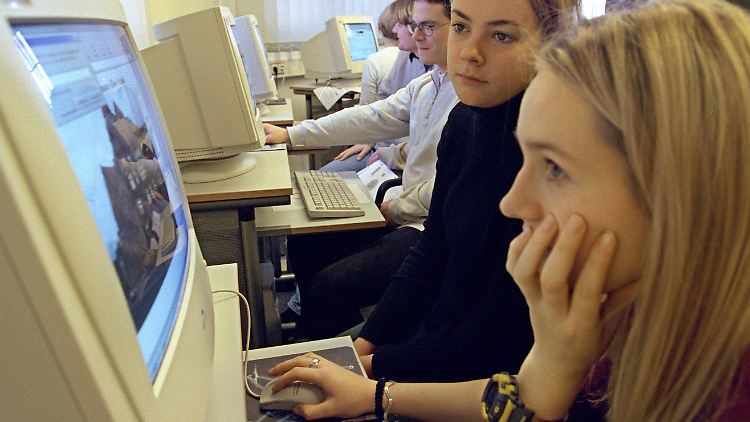 Mehr Klasse statt Masse: Viel am Computer sitzen muss nicht zwingend den Schülerhorizont erweisen. Zudem gibt es Unterschiede je nach sozialer Herkunft.