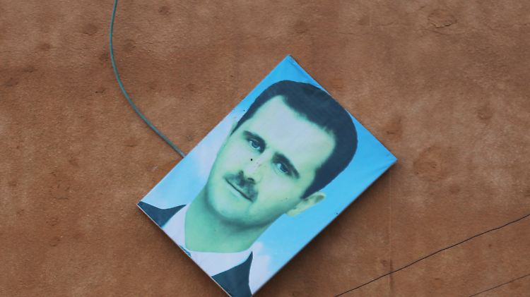 Abgehängt: Ein Assad-Bild in Ariha.