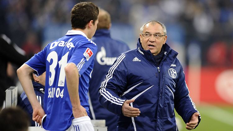 2011 gibt Julian Draxler (l.) unter Felix Magath sein Bundesliga-Debüt.