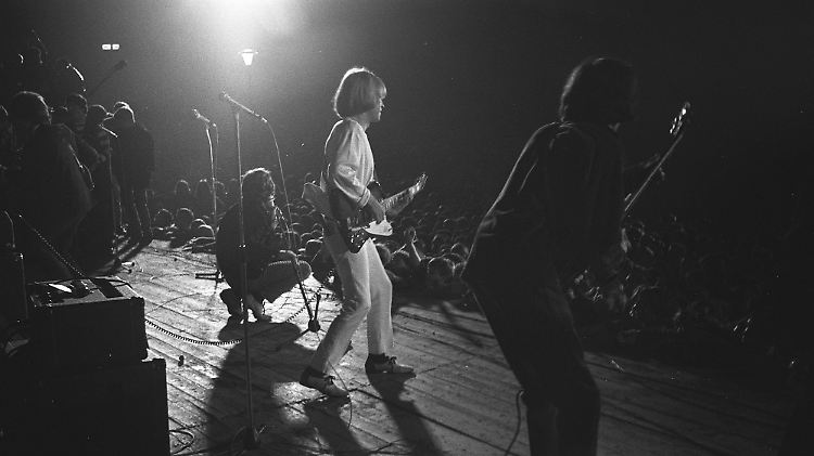 1965 spielten die Rolling Stones in Berlin. Nach dem Konzert war die Waldbühne zerstört.
