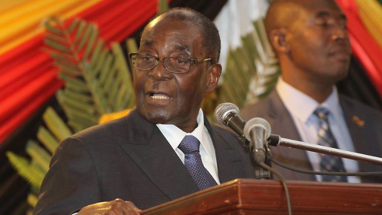 Robert Mugabe redet und redet - und keiner sagt ihm, dass er sich wiederholt.