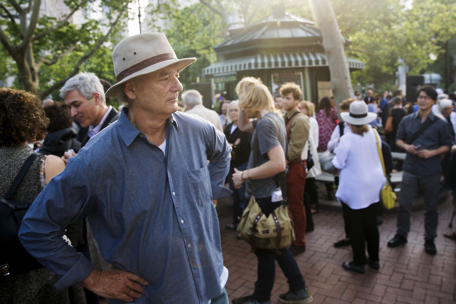 Bill Murray ist sehr schwer zu erreichen. Seine Manager und Sprecher hat der Schauspieler schon vor Jahren entlassen. Nur ein Anwalt ist als Kontaktperson für ihn in einer Celebrity-Datenbank aufgeführt. 